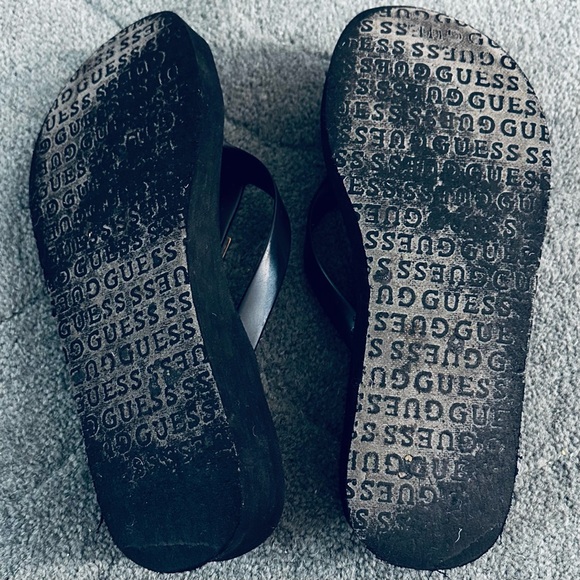 Guess Platform Flip Flop with Silver Rhinestone Logo Plate Size 7.5 Black/White - Picture 6 of 7